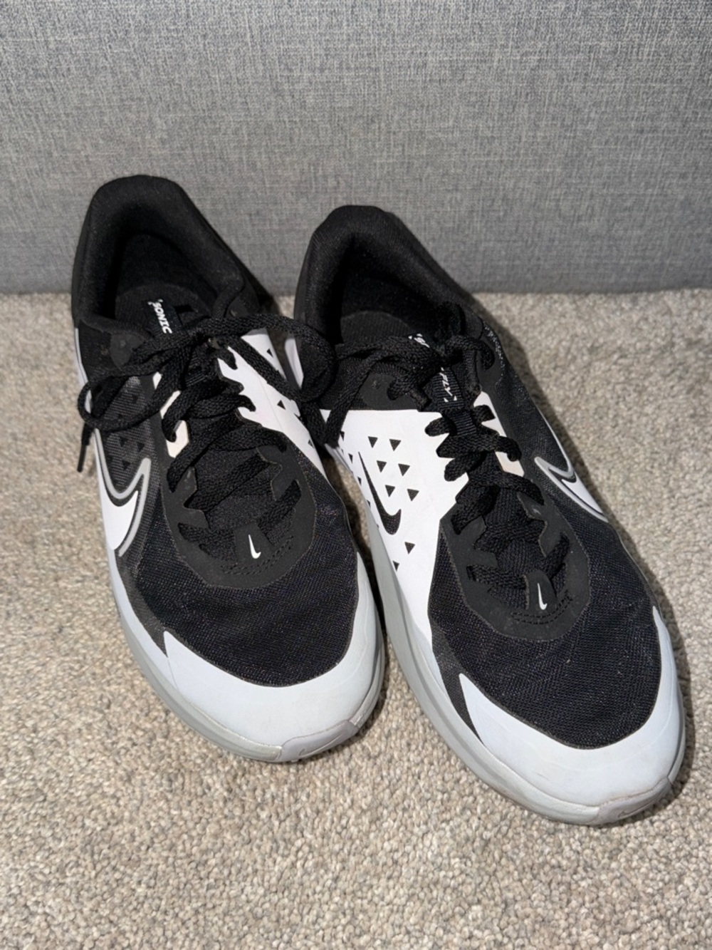 Men's NIKE Black and White Athletic Running Shoes-7